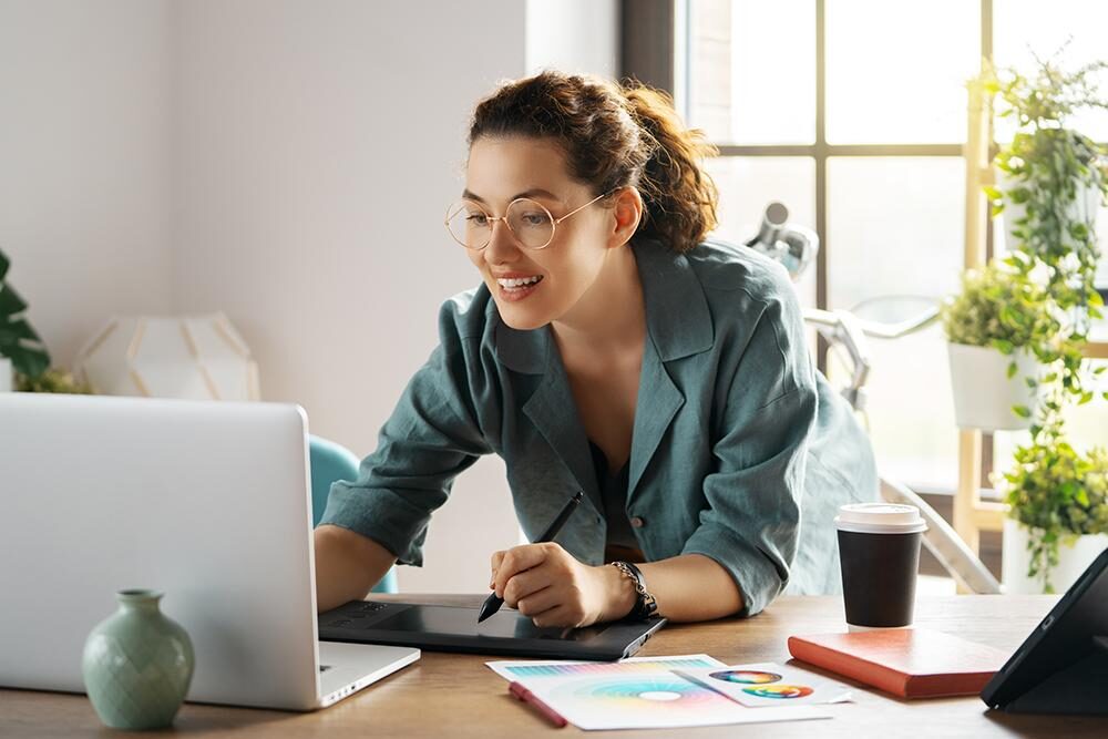 Woman,Is,Working,In,The,Office.,Concept,Of,Small,Business.